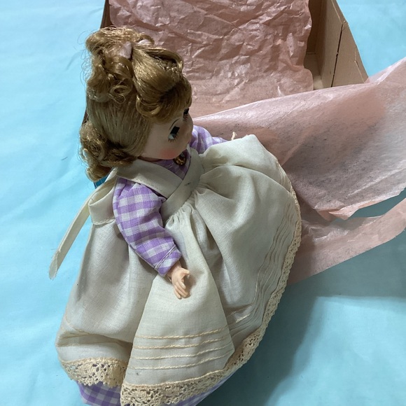 Madame Alexander Little Woman “MEG” Vintage Collector Doll - Picture 9 of 15